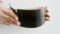 Samsung đã phát triển thành công tấm nền OLED uốn dẻo. Ảnh: Samsung