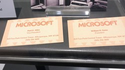 Tấm danh thiếp đầu tiên của 2 nhà sáng lập Microsoft, Bill Gates và Paul Allen. Ảnh: BI