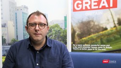 Ông Tom Townsend, trưởng bộ phận Chính sách Dữ liệu, bộ Kỹ thuật số, Văn hóa, Truyền thông & Thể thao chia sẻ kinh nghiệm quản lý dữ liệu trong chính phủ điện tử tại Tọa đàm "Mở dữ liệu Chính phủ - Kinh nghiệm từ Vương quốc Anh" do Viện Nghiên cứu Chính s