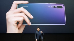 Giám đốc điều hành tập đoàn Huawei, Richard Yu trong lễ ra mắt Huawei P20 tại Le Grand Palais ở Paris hồi tháng 3. Ảnh: CNBC