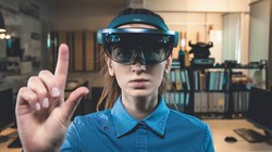 Công nghệ AR được dự báo còn gây nghiện hơn cả smartphone. Ảnh minh họa: New York Post