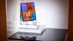 Huawei Mate X. Ảnh: PCWorld