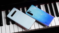 Huawei P30 Pro và Samsung Galaxy S10 Plus. Ảnh minh họa: Android Authority