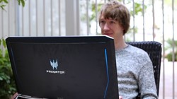 Chiếc laptop hầm hố này sở hữu cấu hình siêu mạnh mẽ, màn hình cong 21 inch và cân nặng lên đến 8 kg