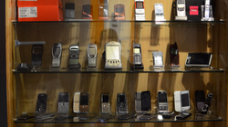 Những chiếc máy và phụ kiện đầy đủ song hành cùng quá khứ đập ngay vào mắt khách ghé thăm!