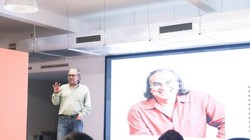Ông Peter Relan - người được coi là "bố già" ở thung lũng Silicon, chia sẻ những góc nhìn chân thực về thung lũng Silicon và bài học trên con đường khởi nghiệp với các bạn trẻ tại buổi talkshow