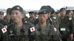 Các thành viên thuộc Các Lực lượng Phòng vệ Nhật Bản. (Nguồn: AP/TTXVN)