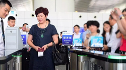 Hành khách tại sân bay Giang Âm được lên tàu bay thông qua nhận dạng khuôn mặt. Ảnh SCMP