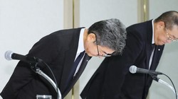 Giám đốc Naoto Umehara của Kobe Steel xin lỗi công chúng