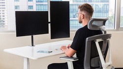 Chiếc bàn của văn phòng thế kỷ 21 SmartDesk 3. Ảnh: PR Newswire