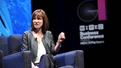 Bà Julie Larson-Green