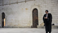 Ailira, phần mềm tư vấn pháp lý, tư vấn trực tuyến như một chatbot qua ứng dụng Facebook Messenge - Ảnh: GETTY