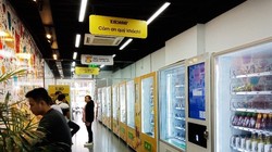 Cửa hàng gồm nhiều máy bán hàng tự động khác nhau. Hàng hóa được đặt trong các máy bán, với nhiệt độ điều chỉnh phù hợp.