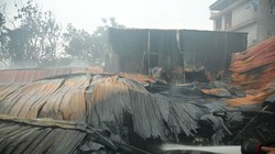 Vụ cháy thiêu rụi khoảng 1000m2 nhà xưởng và khiến 8 người chết