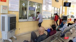 Bệnh viện Phổi Trung ương bố trí thêm quạt phun sương công suất lớn ở Khu khám bệnh