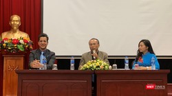 TS. Nguyễn Văn Tín – Trưởng khoa Thận – Tiết niệu lọc máu, BV Hữu Nghị Việt Xô và TS. Montaser El Wazani - Giám đốc nghiên cứu phát triển sản phẩm Lalisse Australia, giao lưu với bệnh nhân