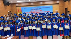 36 cử nhân điều dưỡng đào tạo theo chương trình tiên tiến nhận bằng tốt nghiệp