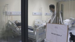 Với người có triệu chứng mắc các bệnh đường hô hấp thì nên tự cách ly; đồng thời đi khám bệnh để bảo vệ mình và cộng đồng. Ảnh: Thanh niên.