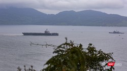 Tàu Mỹ tiến vào Cảng Đà Nẵng.