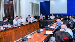 Ban Chỉ đạo phòng, chống dịch COVID-19 Trường Đại học Y Hà Nội họp đột xuất dưới sự chủ trì của GS. Tạ Thành Văn - Hiệu trưởng của Trường