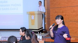 GS.TS. Lê Thị Hương giải đáp các thắc mắc của sinh viên về dịch COVID-19.