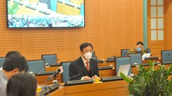 GS. Ngô Quý Châu - Quyền Chủ tịch Hội đồng quản lý Bệnh viện Bạch Mai - tại cuộc họp sáng 30/3 (ảnh: VH)