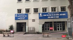 Phong tỏa nhà ăn của BV Hữu Nghị và cách ly khẩn cấp các nhân viên của Công ty TNHH Trường Sinh làm việc tại đây  (ảnh: Thu Thủy)