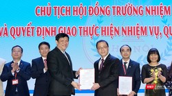 Q. Bộ trưởng Bộ Y tế Nguyễn Thanh Long trao quyết định Chủ tịch Hội đồng trường Trường Đại học Y Hà Nội cho GS.TS. Tạ Thành Văn