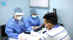  Các bệnh viện đều triển khai sàng lọc các bệnh hô hấp để phòng dịch COVID-19 (ảnh: Mạnh Cường)