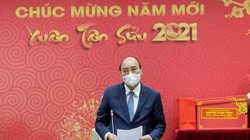 Thủ tướng Nguyễn Xuân Phúc đánh giá cao sự hy sinh của các “chiến sĩ áo trắng”