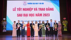 Trước giờ chia tay các thầy cô, các học viên Sau đại học bày tỏ lòng biết ơn sâu sắc