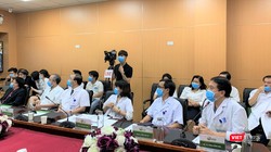 Các chuyên gia ở BV Việt Đức tư vấn KCB từ xa cho các BV tuyến dưới