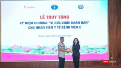 Bộ trưởng Y tế tặng Kỷ niệm chương cho nhân viên y tế hiến tạng cứu sống 4 bệnh nhân