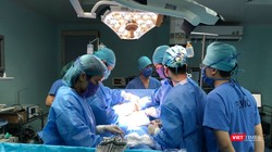 Cắt thành công khối u ác tính khổng lồ, nặng 13 kg