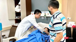  Các chức năng sống ổn định, nữ bác sĩ bị kính rơi vào người chuyển điều trị phục hồi chức năng