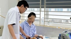 Cho ong đốt để chữa bệnh, người phụ nữ bị nhiễm độc, mê sảng