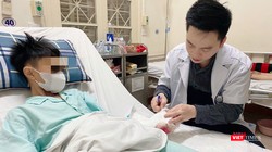 Liên tiếp ba cháu bé bị tại nạn do chơi pháo tự chế