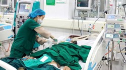 Uống rượu 10 ngày liền dịp Tết, người đàn ông rơi vào nguy kịch