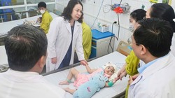 Phó Chủ tịch nước thăm và tặng quà bệnh nhi tại Bệnh viện Phổi Trung ương nhân dịp 1/6