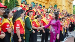 Hành trình yêu thương từ những người khoác áo blouse trắng