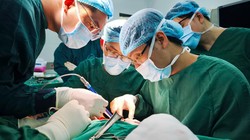 Cụ bà 78 tuổi hoại tử nửa vòng đầu vì biến chứng zona