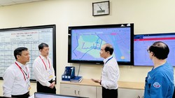 Chờ đợi thâu đêm xem tổng duyệt diễu binh, nhiều người phải hỗ trợ y tế 