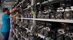 Một hệ thống máy đào tiền ảo. Ảnh: Forbes