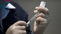 Nhà khoa học người Anh đưa ra cảnh báo về vắc -xin ngừa Covid-19. Ảnh: Internet