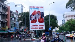 Thông điệp tuyên truyền phòng chống dịch Covid-19 tại TP HCM. (Ảnh: Reuters)