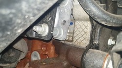 Động cơ Ford bị lỗi thấm dầu. Ảnh từ group những người sử dụng Ranger, Raptor, Everest Biturbo 2.0 bị lỗi