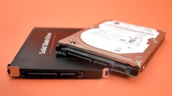 Khác với ổ đĩa HDD, ổ đĩa SSD không cần phải chống phân mảnh và thậm chí tuổi thọ sẽ bị ảnh hưởng nếu thường xuyên thực hiện quá trình chống phân mảnh