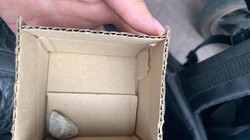 Mua hàng online dịp 9/9, nhiều người nhận hộp chứa sỏi đá