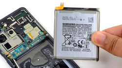 Viên pin của Samsung trên Galaxy S20. Ảnh: iFixit.