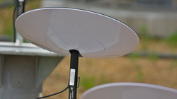 Internet vệ tinh của Musk có giá thuê bao 99 USD mỗi tháng